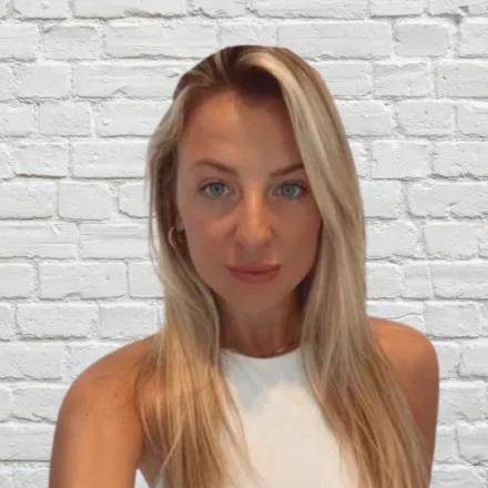 Headshot Lauren Hedges